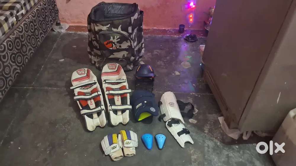 Cricket kit equipments