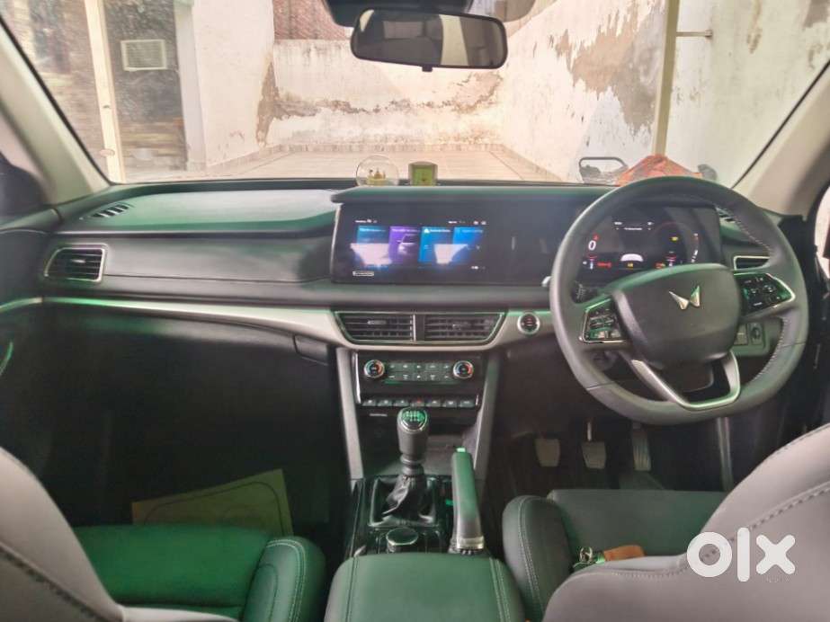 Mahindra Xuv700 2.2 Ax 7 Diesel Mt Str, 2025, Diesel