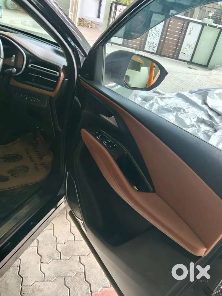 Mg Hector Plus 2023 Petrol 34000 Km Driven