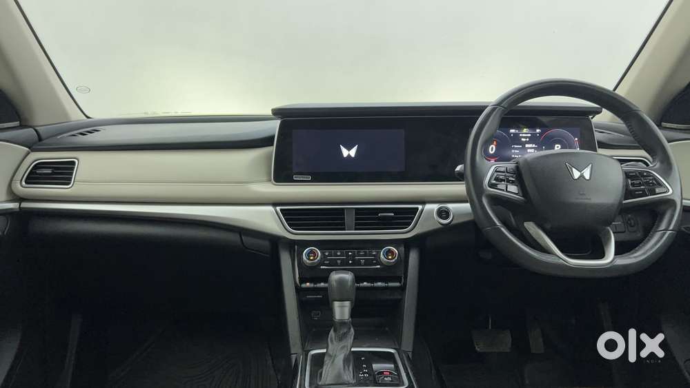 Mahindra Xuv700 2.0 Ax 7 Petrol At Luxury Pack Str, 2023, Petrol