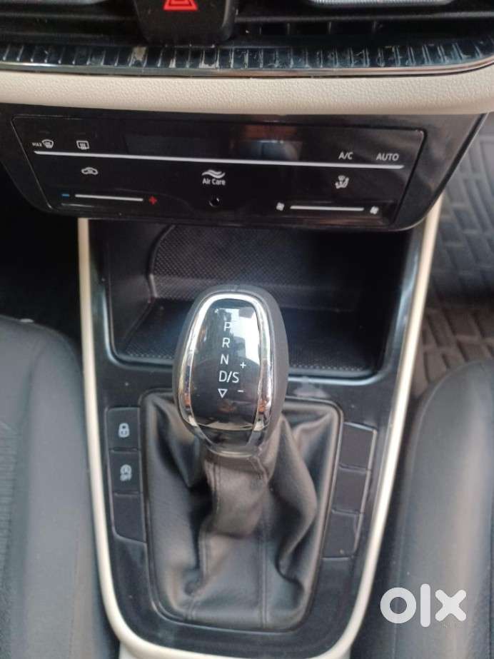 Skoda Slavia Ambition 1.0l Tsi At, 2022, Petrol