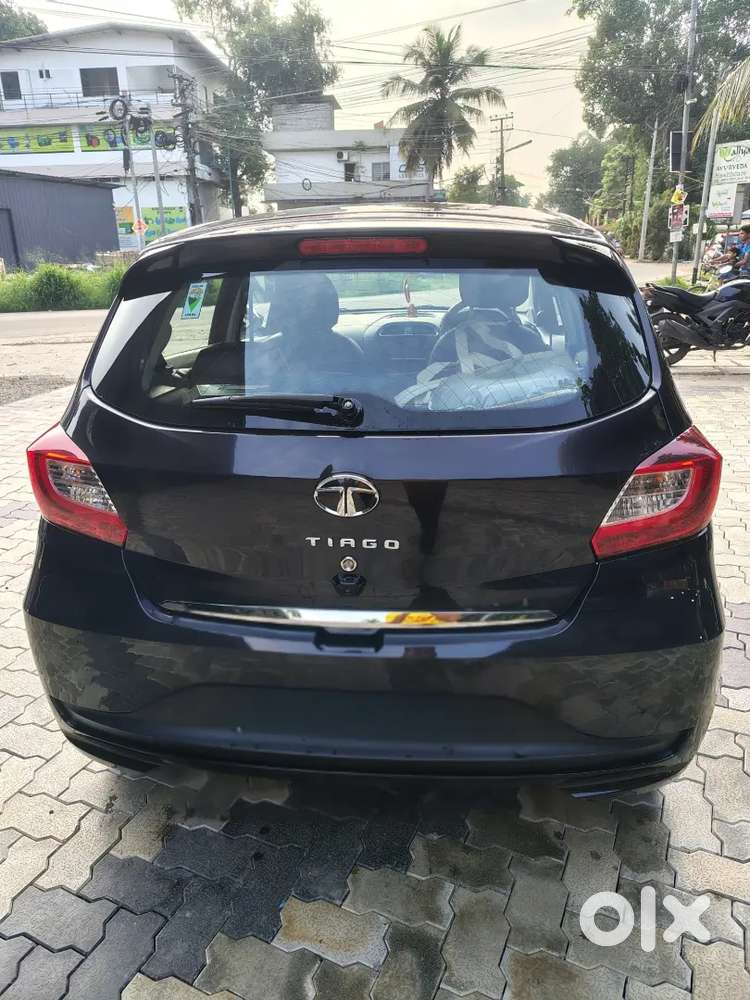 Tata Tiago Midnight Plum Color (2022)