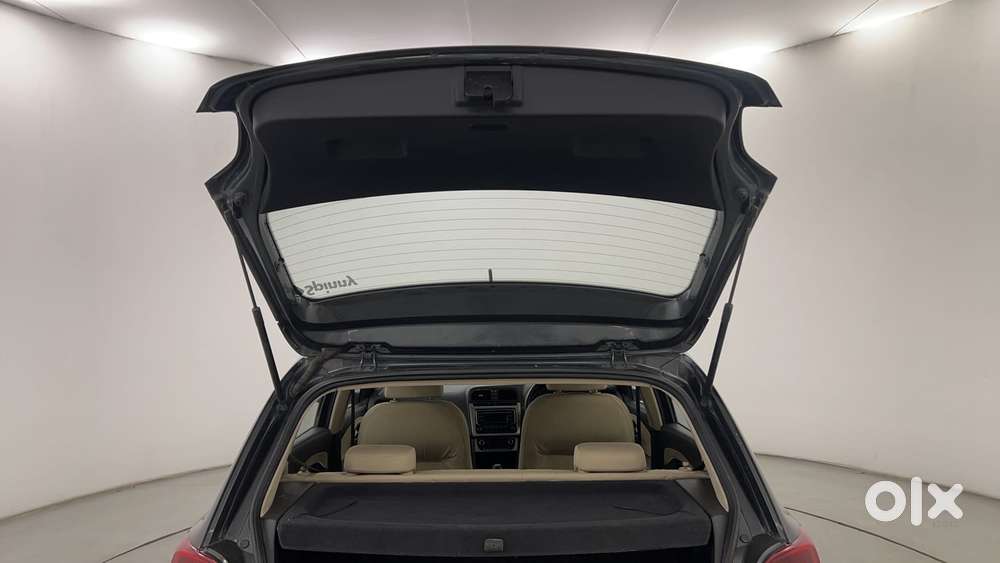 Volkswagen Polo Petrol Highline 1.2l, 2015, Petrol