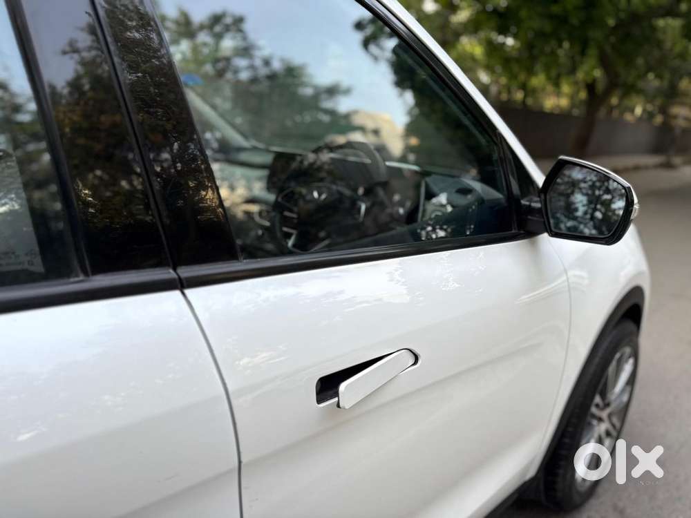 Mahindra Xuv700 2.0 Ax 3 Petrol At 5 Str, 2022, Petrol