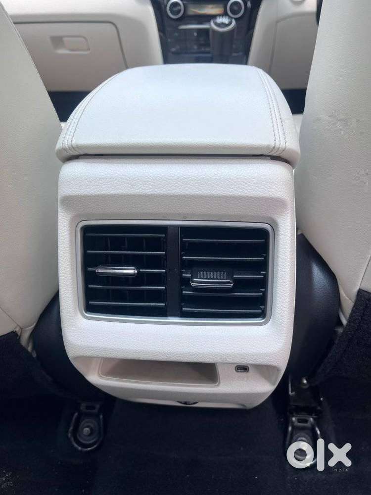 Mahindra Xuv 3xo Ax7l Petrol Mt, 2024, Petrol