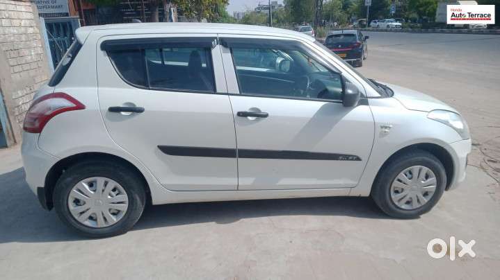Maruti Suzuki Swift Lxi Optional-o, 2017, Petrol