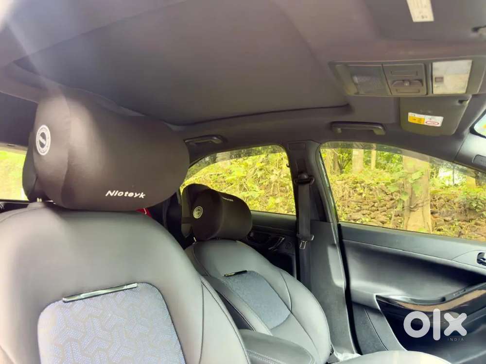 Tata Nexon Creative Plus Ps (panoramic Sunroof) Dark Edition