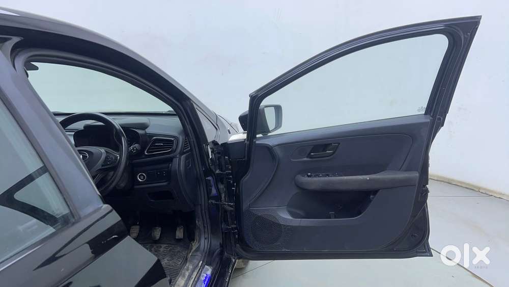 Tata Altroz 1.2 Xz Plus Dark Edition, 2022, Petrol