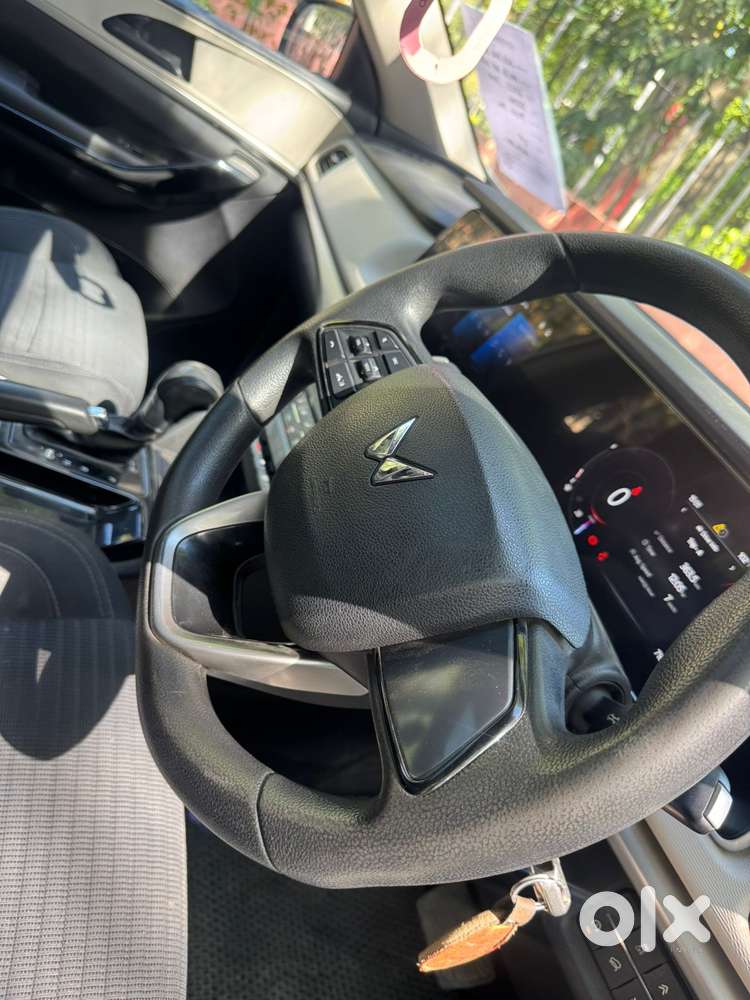 Mahindra Xuv700 2.2 Ax 5 Diesel At 7 Str, 2023, Diesel