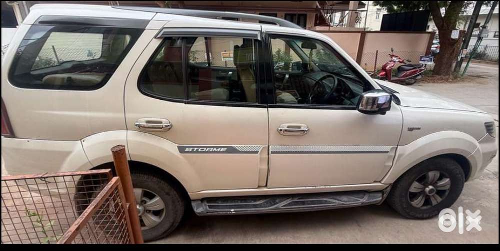 Tata Safari Storme 2016