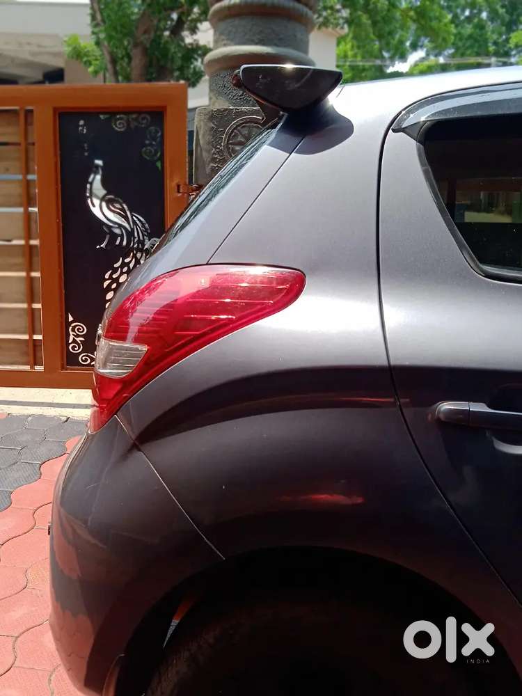 • Hyundai I20 2010 Diesel Well Maintained •
Less Kilometres Driven