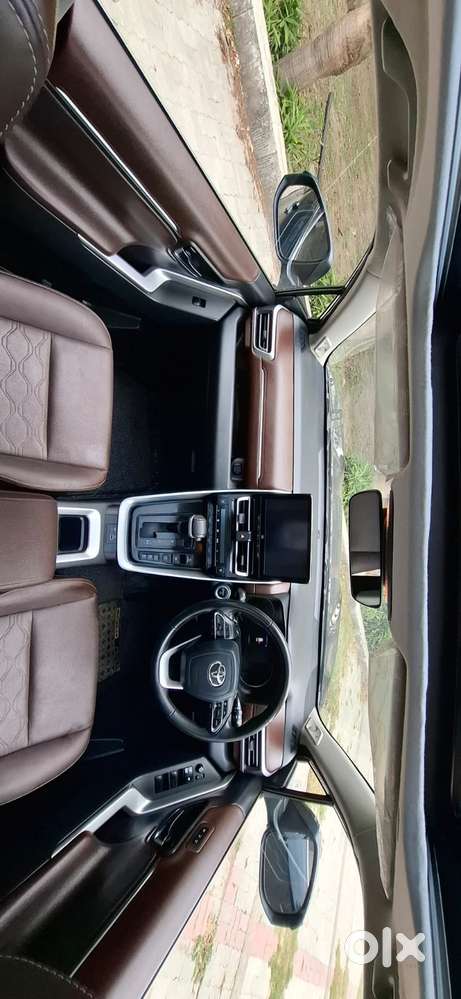 Toyota Innova Hycross 2.0 Zx Hybrid 7 Str, 2024, Petrol