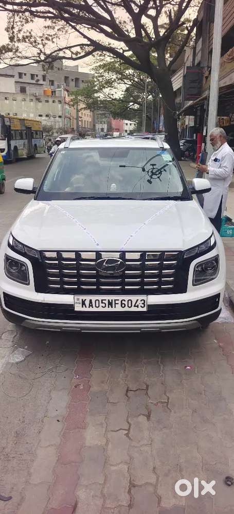 Hyundai Venue 2022 Petrol 19000 Km Driven