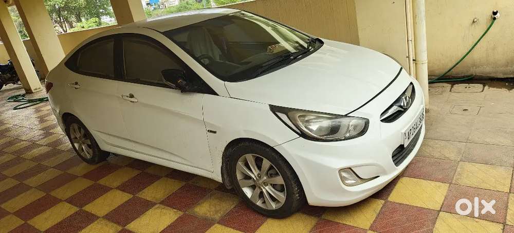Hyundai Verna 2011 Crdi Manual