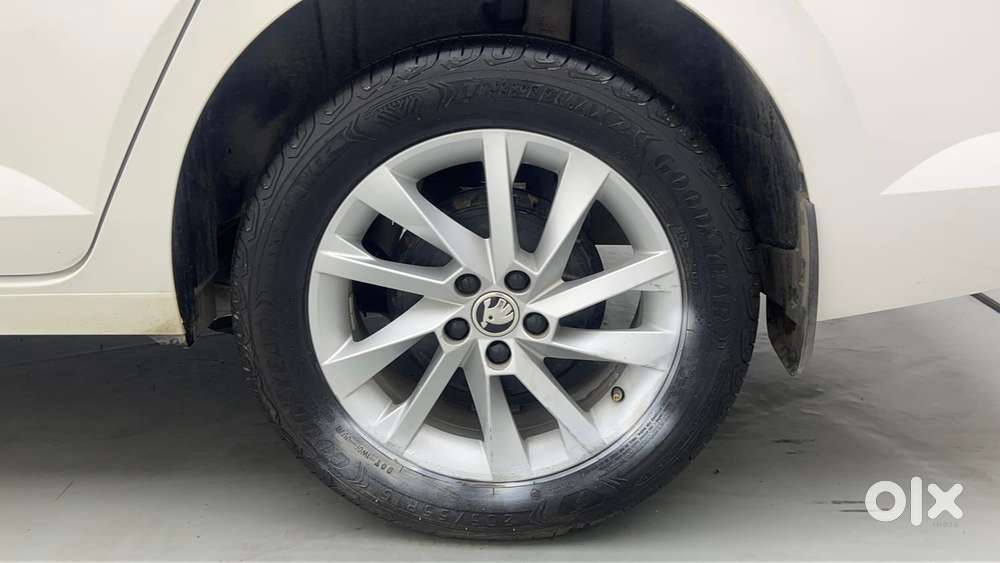 Skoda Slavia Ambition 1.0l Tsi At, 2022, Petrol