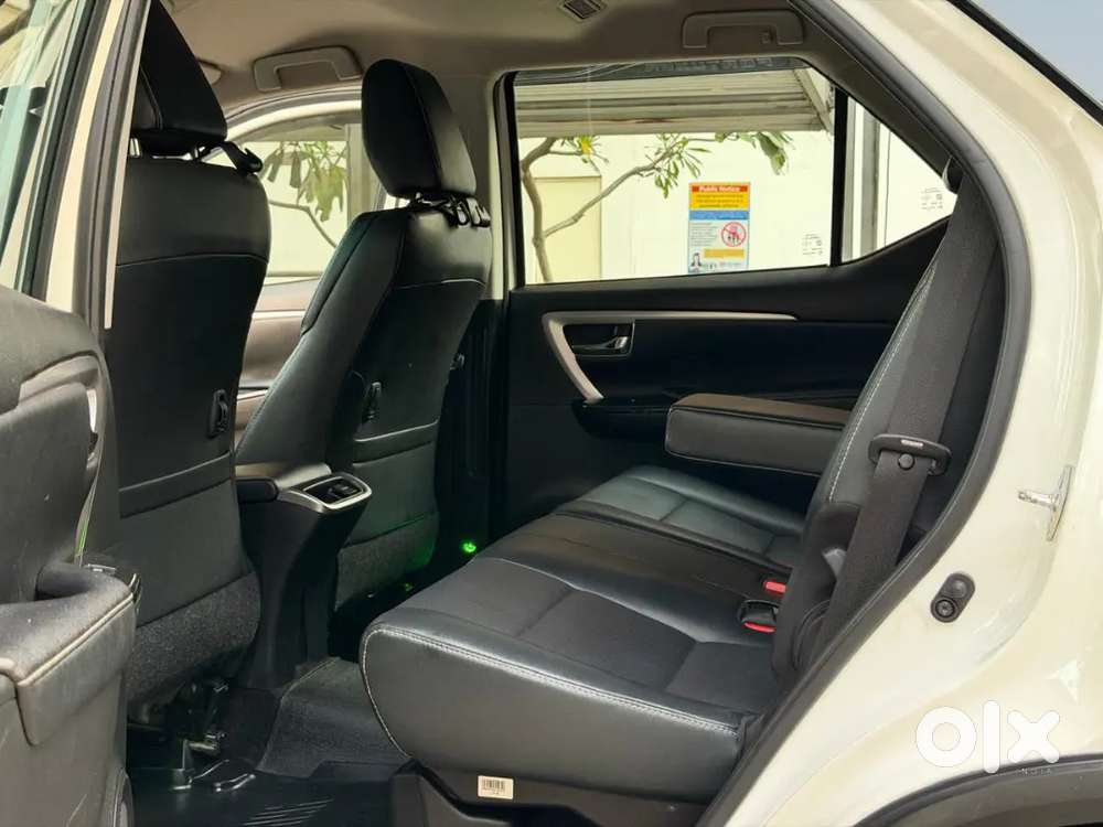 Toyota Fortuner Petrol At
