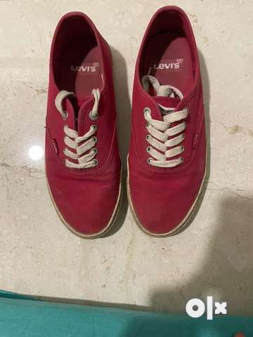 Levis on sale red shoes