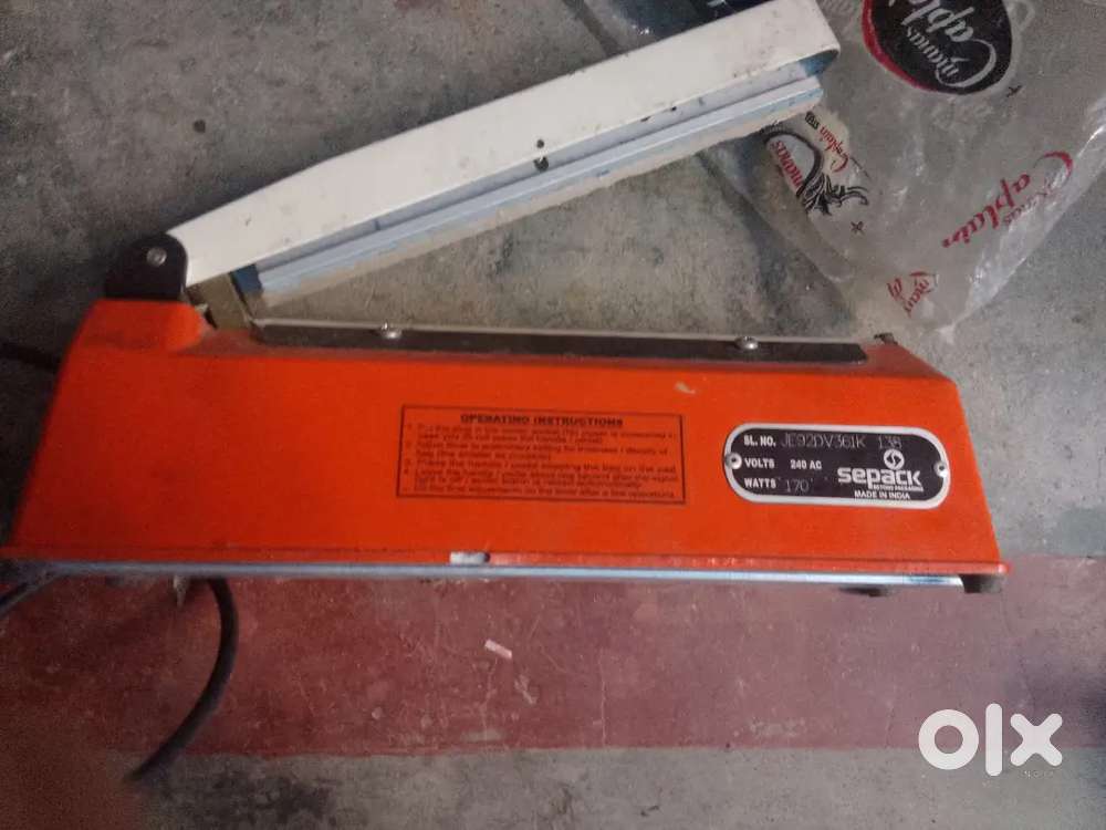 Plastic sealing machine as