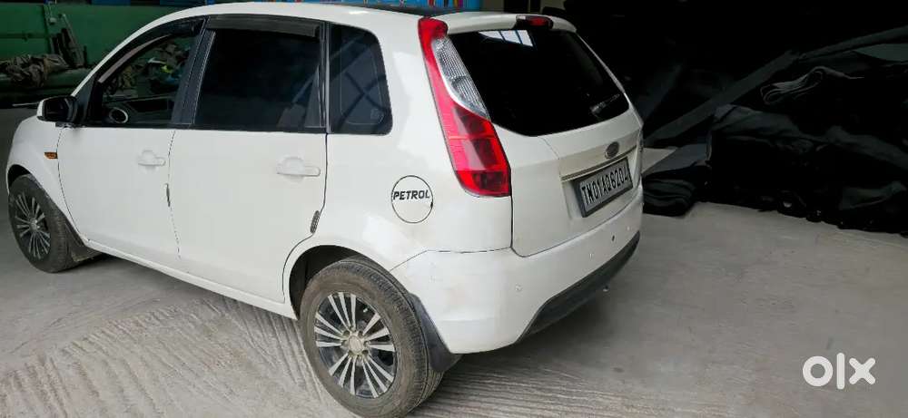 Ford Figo Zxi Petrol 2011