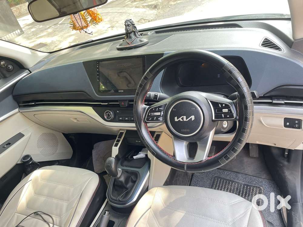Kia Carens, 2023, Petrol