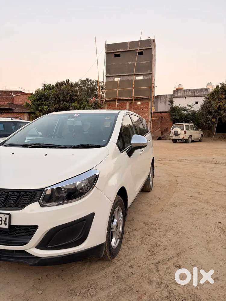 Mahindra Marazzo M4