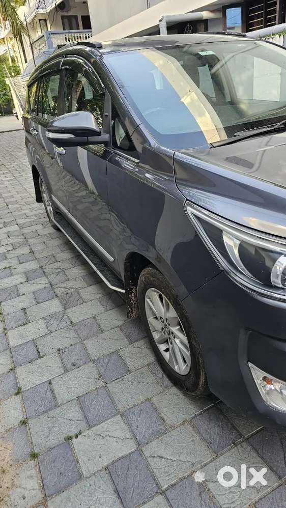 Toyota Innova Crysta 2.4 V Diesel 2017