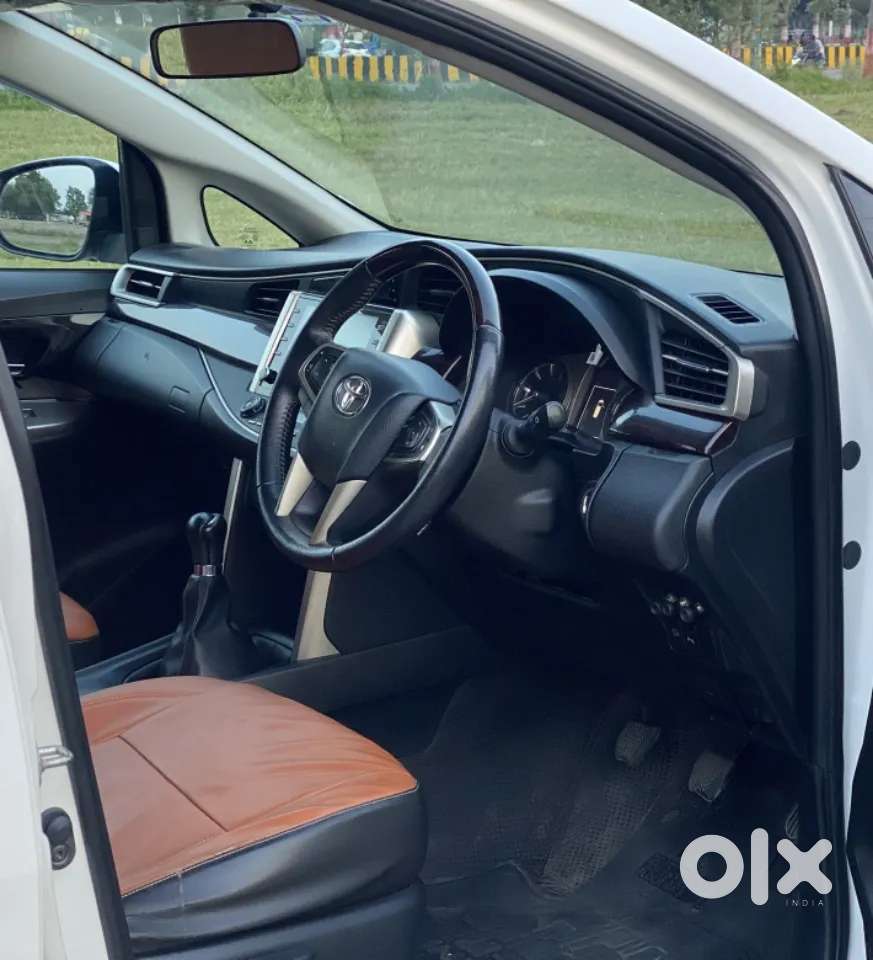 Toyota Innova Crysta [2020-ongoing] 2.4 Vx 8 Str, 2022, Diesel