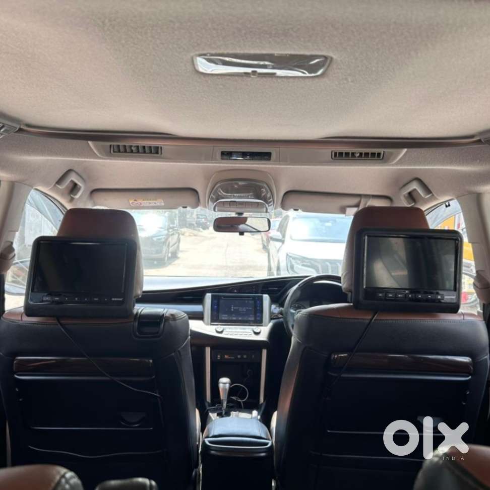 Toyota Innova Crysta 2.8 Zx At 7 Seater, 2017, Diesel