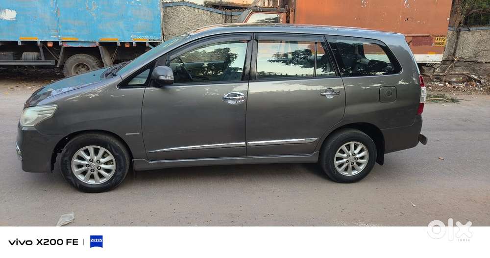 Toyota Innova 2.5 Vx 8 Str Bs-iii, 2014, Diesel