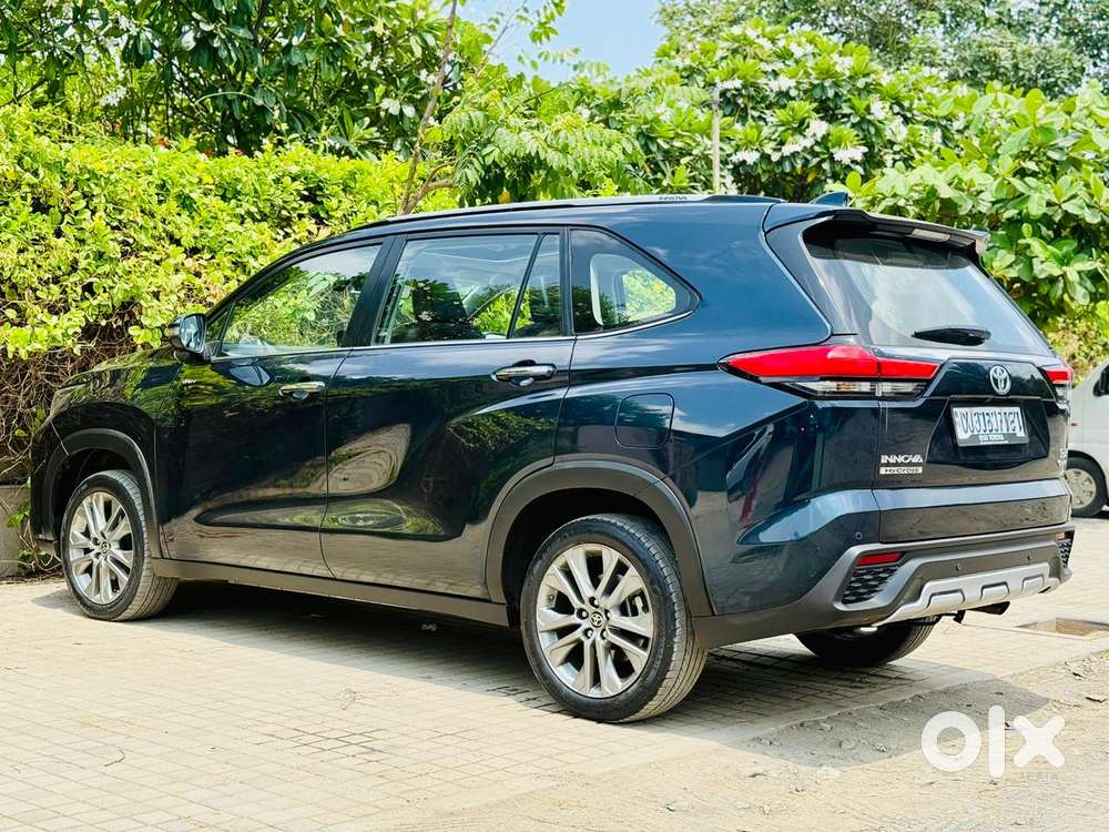 Toyota Innova Hycross 2.0 Zx (o) Hybrid 7 Str, 2025, Petrol