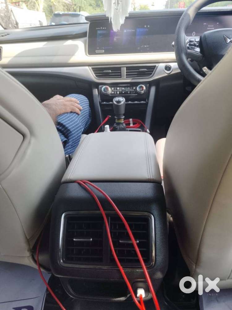 Mahindra Xuv700 2.2 Ax 7 Diesel Mt Str, 2025, Diesel