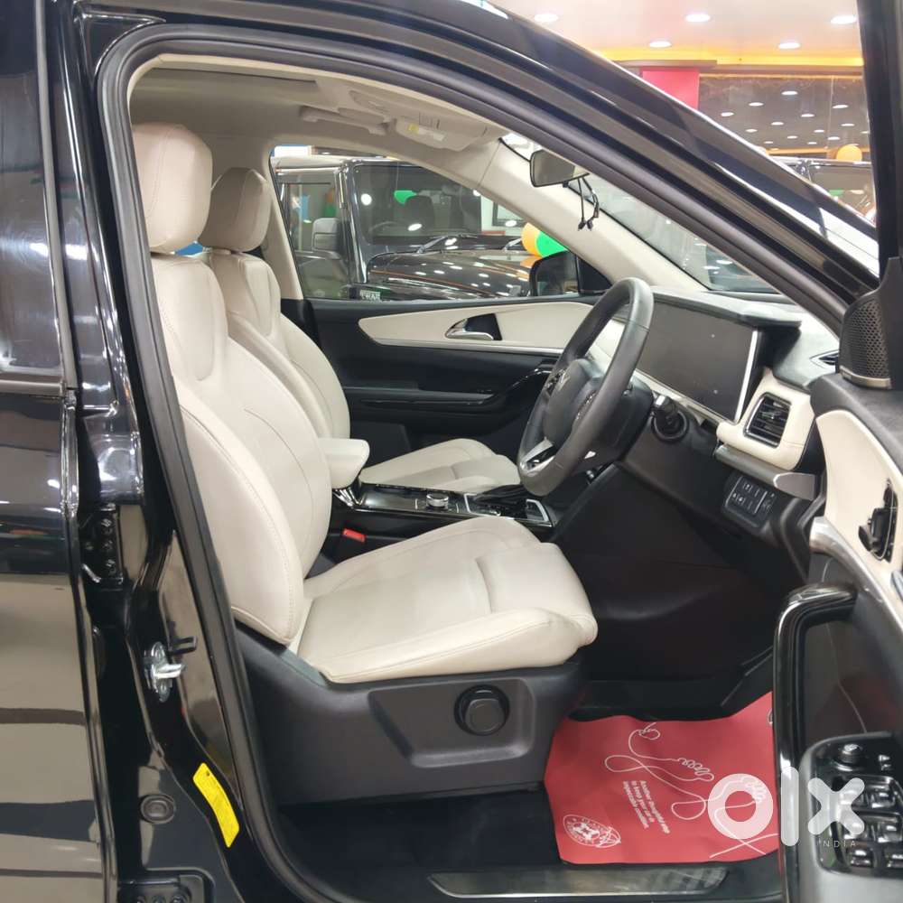 Mahindra Xuv700 2.0 Ax 7 Petrol At Luxury Pack Str, 2024, Petrol
