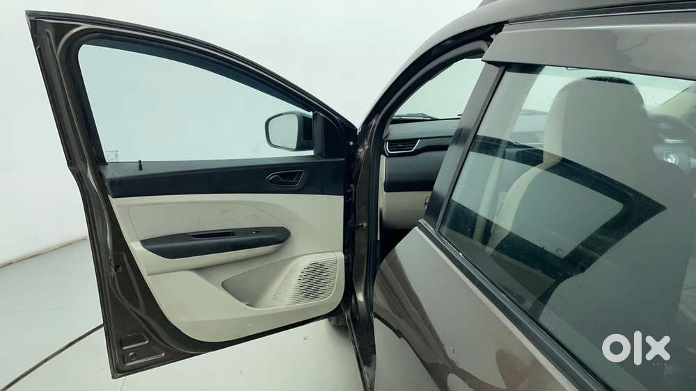 Renault Triber Rxt, 2022, Petrol