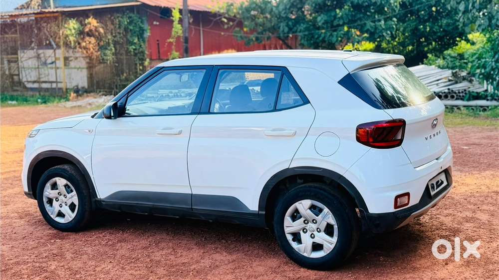 Hyundai Venue Petrol Manual 2019