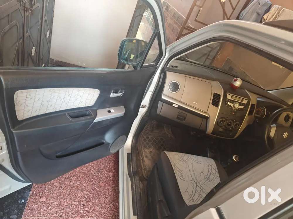 I Want To Sell A November 2014 Wagon R Vxi Model Car.