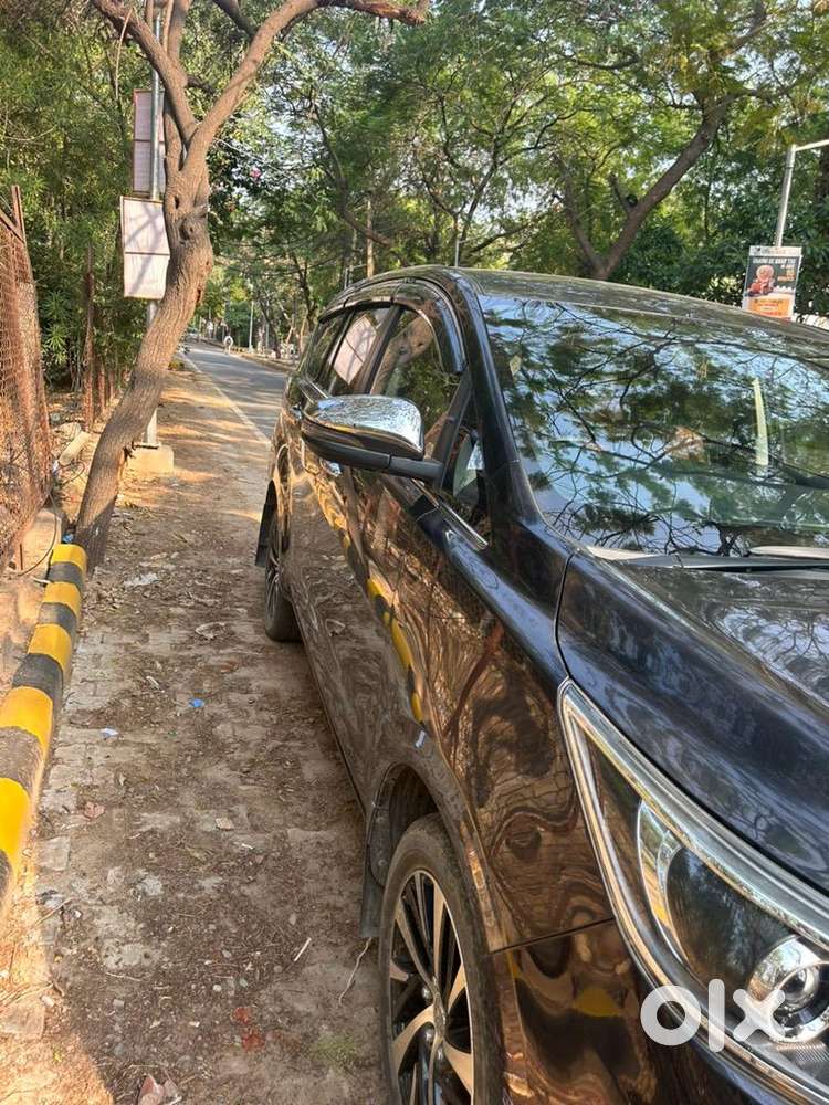 Toyota Innova Crysta (2022)