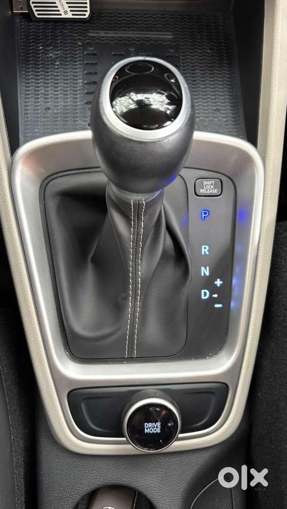 Hyundai Venue Top Variant 1.0 Sx(o) Dct At Car 2024