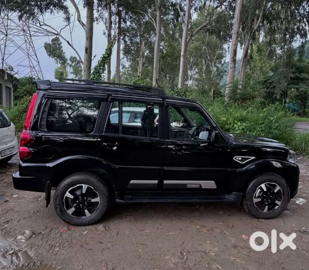 New Scorpio S11 Classic Black Colour