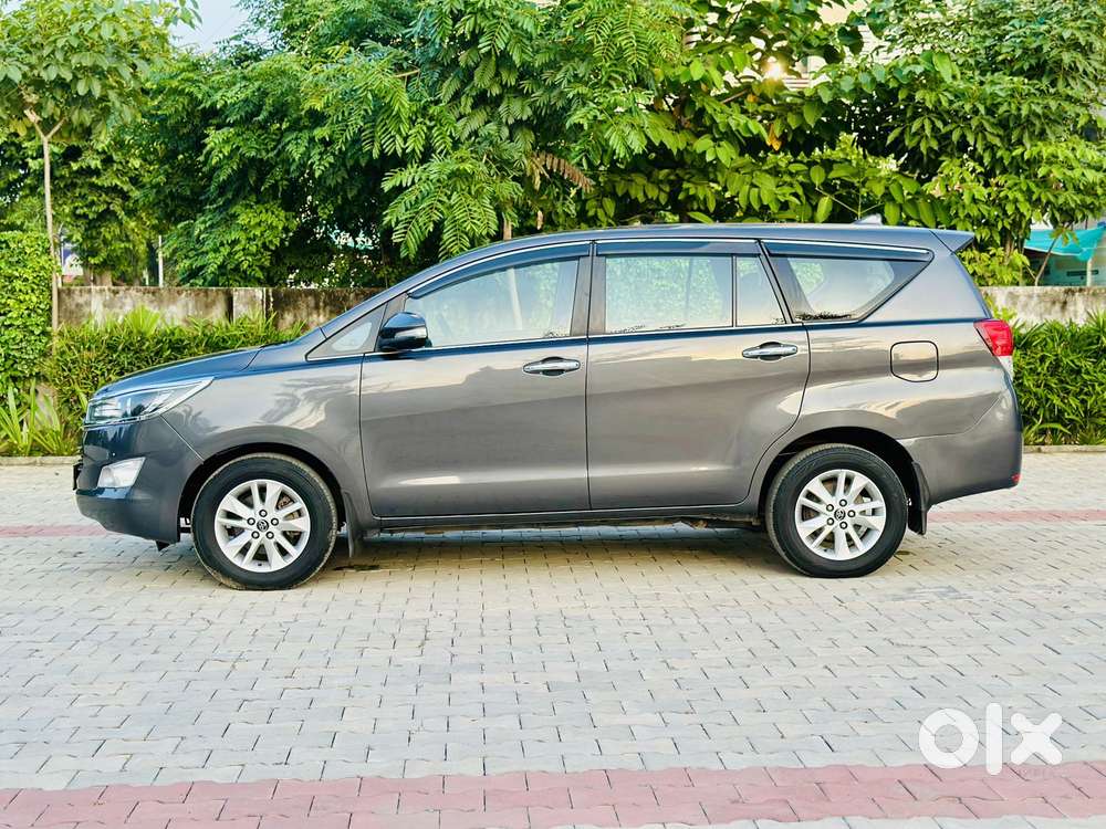 Toyota Innova Crysta 2.4 V 8 Str, 2017, Diesel