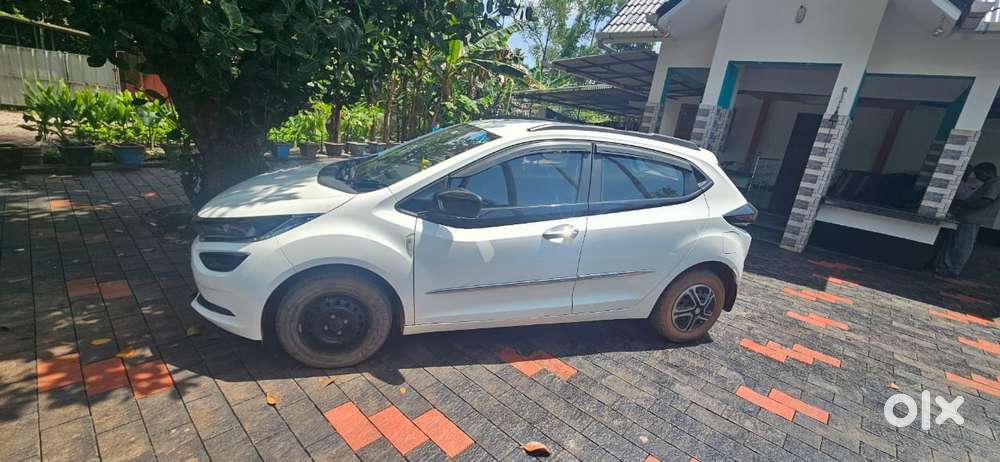 Tata Altroz 1.2 Xe, 2020, Petrol