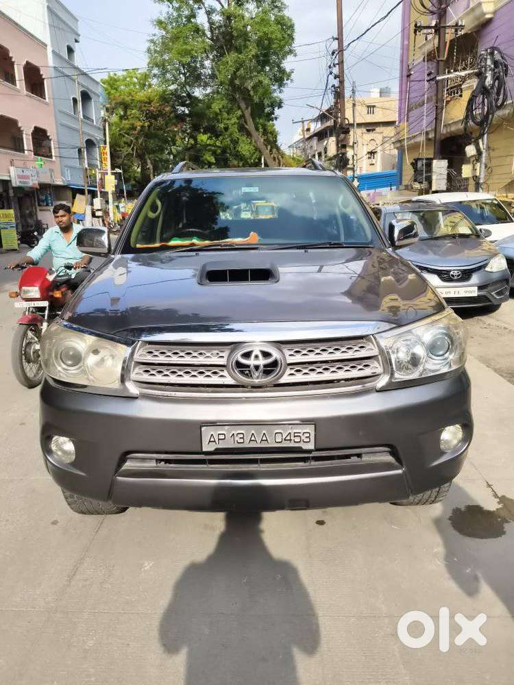 Toyota Fortuner 3.0 4x4 Manual, 2011, Diesel