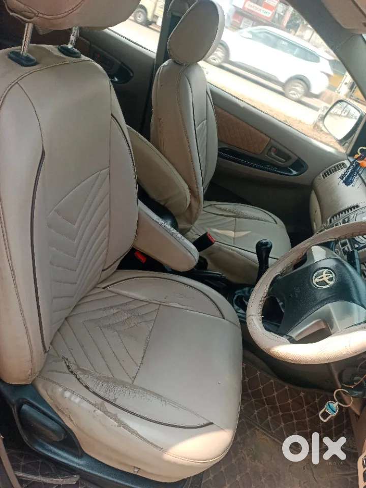 Toyota Innova 2.5 G (diesel) 8 Seater Bs Iv, 2015, Diesel
