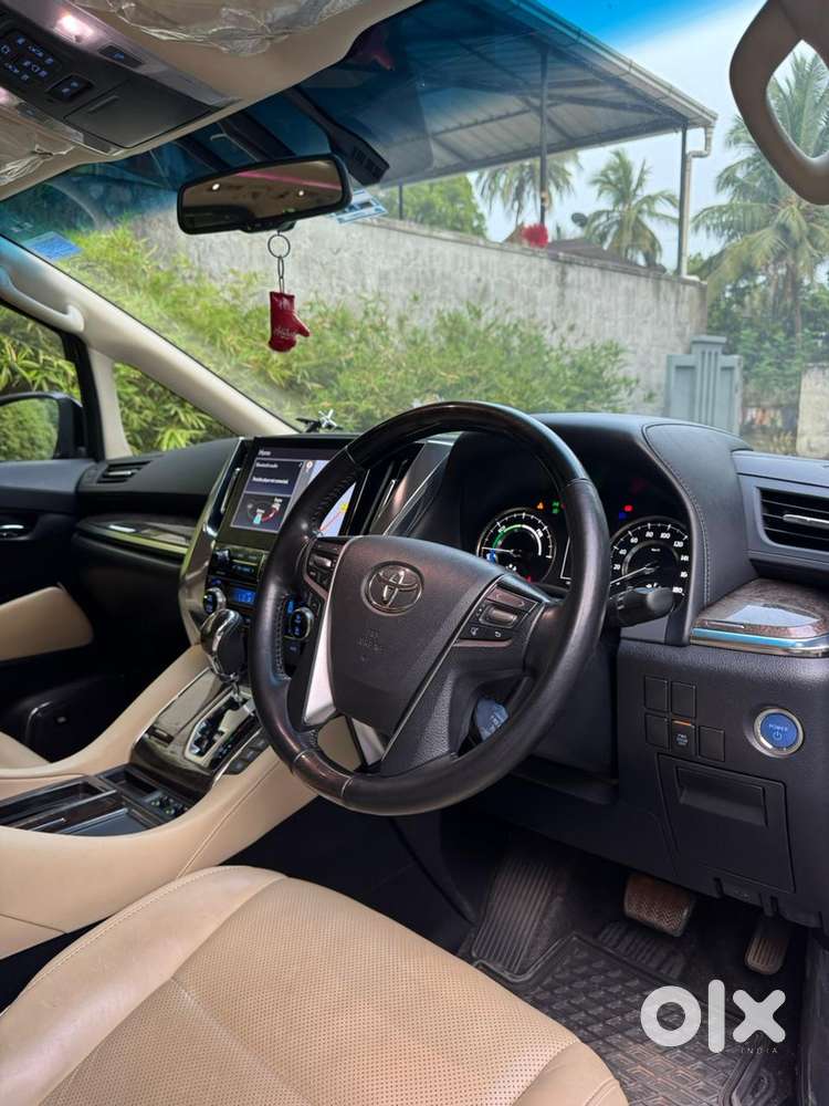 Toyota Vellfire 2.5 Executive Lounge, 2022, Petrol