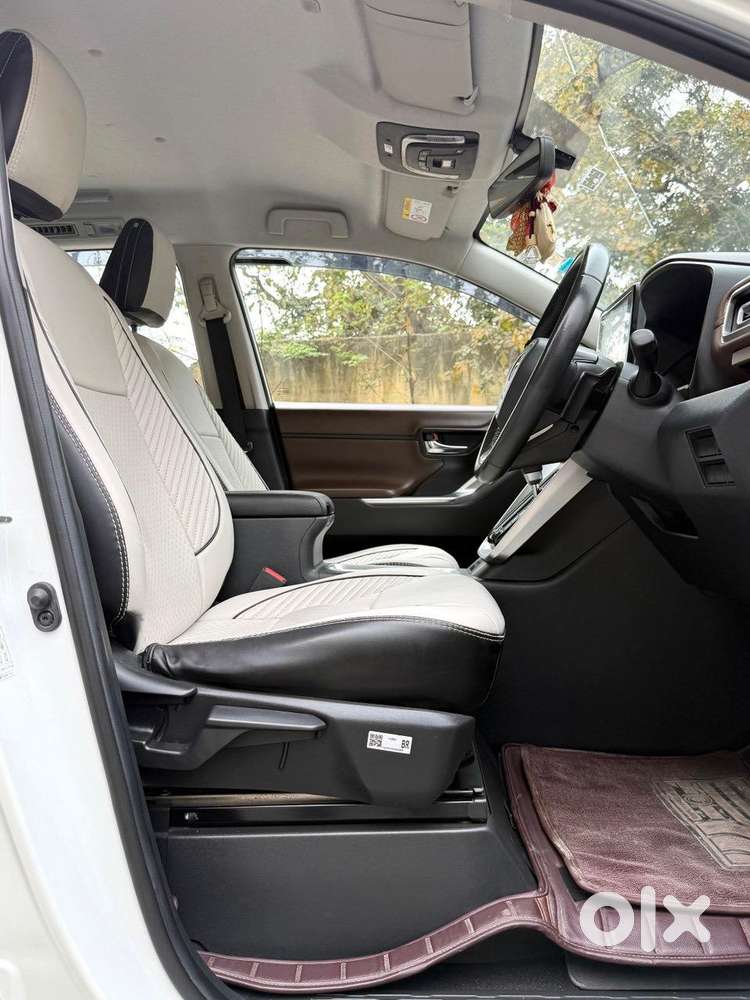 Toyota Innova Hycross 2.0 Vx (o) Hybrid 7 Str, 2024, Petrol