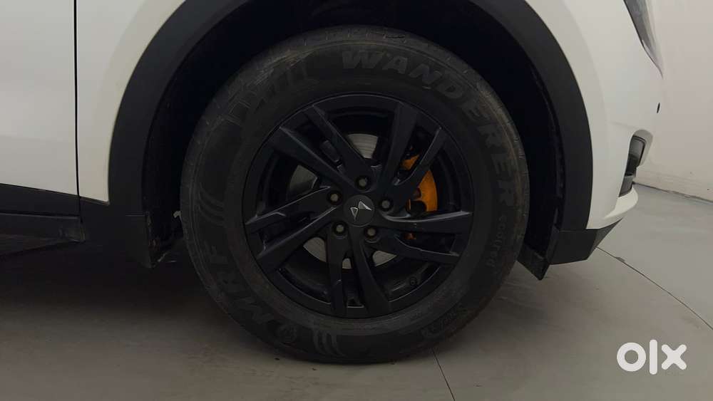 Mahindra Xuv700 2.0 Ax 5 Petrol At Str, 2023, Petrol
