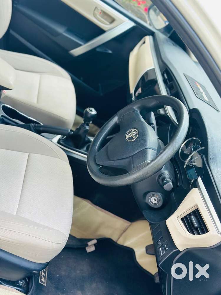 Toyota Corolla Altis 1.8 J, 2016, Petrol
