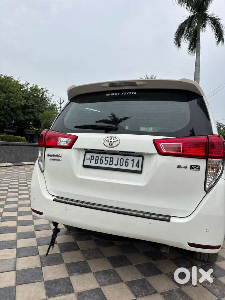 Toyota Innova Crysta 2024