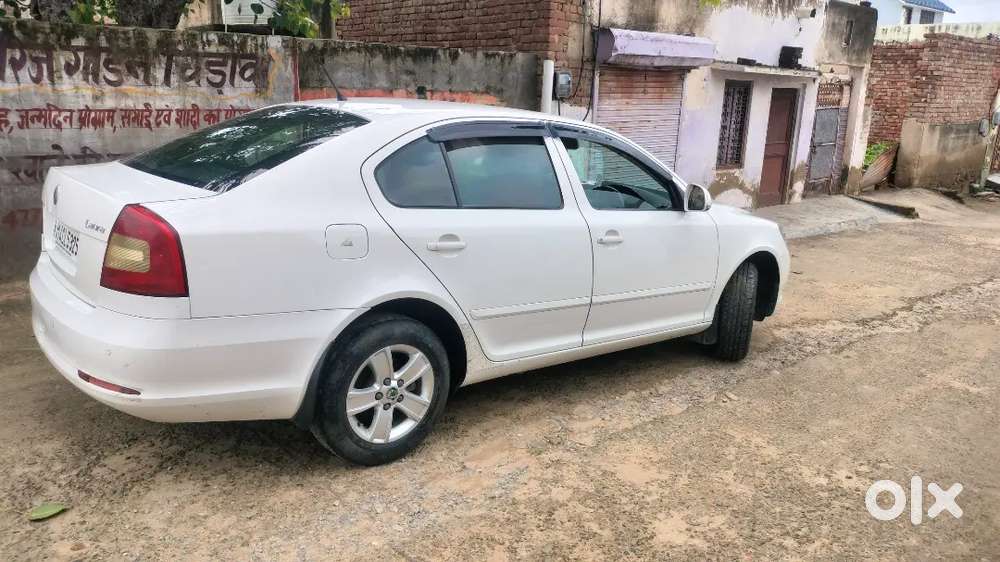 Skoda Laura 2011 Petrol Well Maintained