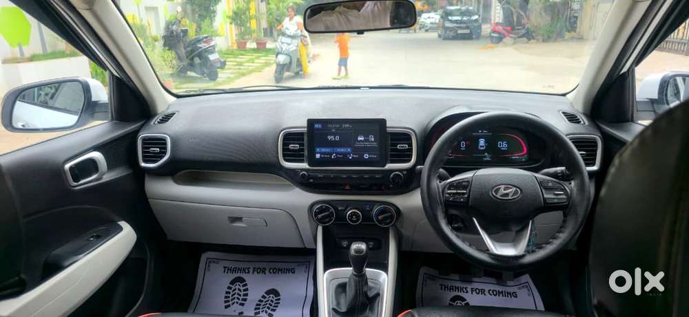 Hyundai Venue 1.2 S (o), 2024, Petrol