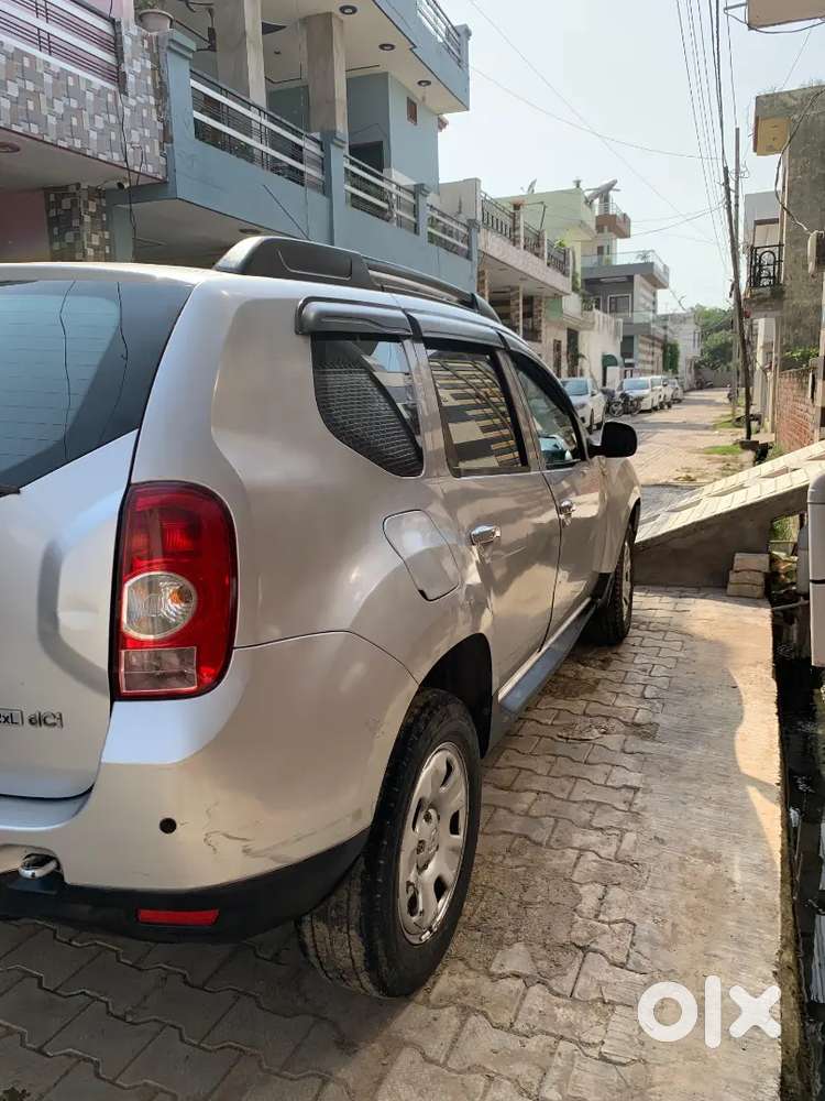 Duster 25 Average Diesel Suv Family Car